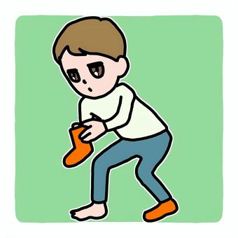 靴下を片足立ちで履く人物のイラスト 人物,ショートヘア,男性,靴下,両手,持つ,履く,全身,手書き,フリーのイラスト素材