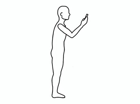 猫背で立ちスマホを見る人 猫背,スマホ,横向き,立位,線画,白黒のイラスト素材