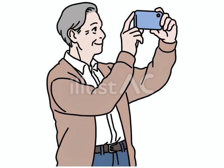 スマホで写真を取るシニア男性  スマホ,男性,スマートフォンのイラスト素材