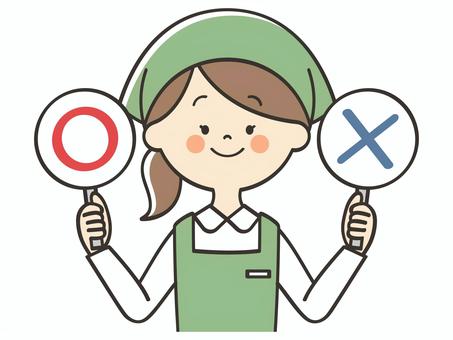 丸とバツの札を持つ女性店員 丸とバツの札を持つ女性店員 まるばつ,丸,バツ,札,クイズ,解答,回答札,問題,バラエティ,笑顔のイラスト素材