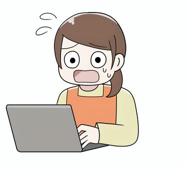 パソコンを見て焦るエプロン姿の母 悩む,困った,お母さん,pc,汗,悩み,困っている,どうしよう,オロオロ,おろおろのイラスト素材
