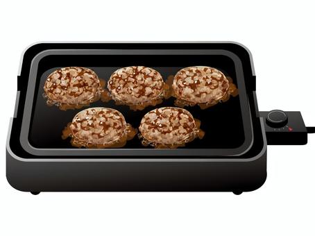 調理中のハンバーグ（ホットプレート）2 ハンバーグ,調理,洋食,料理,食べ物,肉だね,ひき肉,ホットプレートのイラスト素材