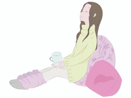 ドリンクでリラックスする女性・ヒーリング 女性,癒し,リラックス,ヒーリング,ドリンク,お茶,ハーブティー,冬,夜,おしゃれのイラスト素材