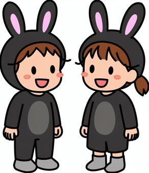 黒のうさぎコスの子供たちです。 うさぎ,着ぐるみ,シンプル,コスプレ,コスチューム,動物,ぬいぐるみ,イベント,パーティー,女の子のイラスト素材