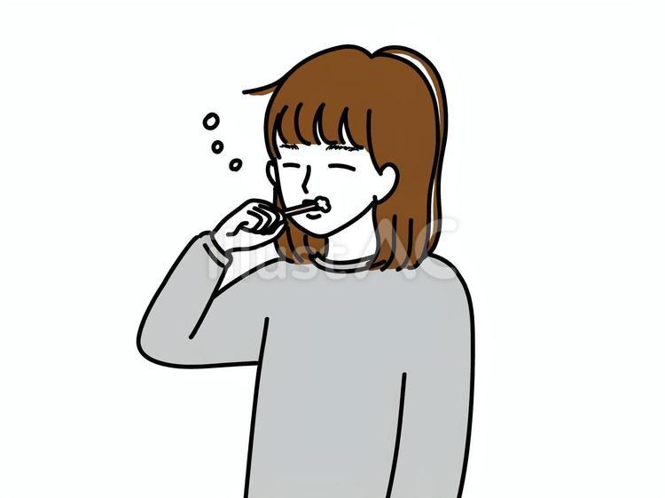 眠そうに歯みがきをする女性 歯みがき,朝,寝起きのイラスト素材