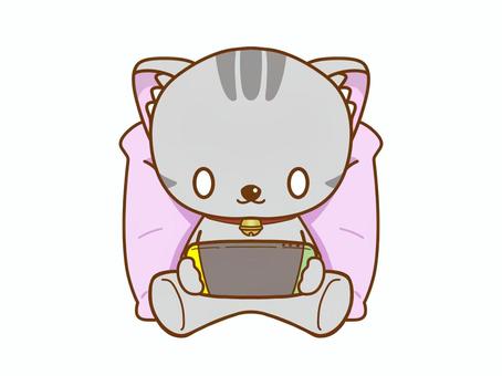 ゲーム中、夢中 ゲーム,携帯ゲーム,ねこ,動物,アプリ,夢中,小型ゲーム機,可愛いのイラスト素材