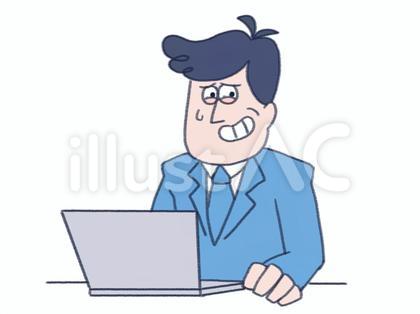 パソコンの前で作り笑いをする男性