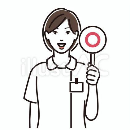 正解の札を出す女性看護師