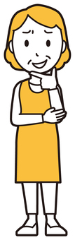  エプロンおばちゃん(黄)-226-全身 薄笑い,おばちゃん,エプロン,お母さん,ママ,中年,おばさん,主婦,人物,かわいいのイラスト素材