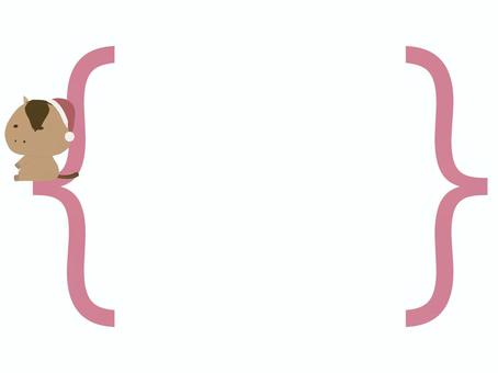 波括弧に座るサンタ帽をかぶった茶色い馬 座る,サンタクロース,帽子,馬,波括弧,動物,かわいい,クリスマス,フレームのイラスト素材