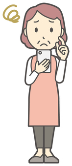  エプロンおばちゃん-004-全身 スマホ,困る,おばちゃん,エプロン,お母さん,ママ,中年,おばさん,主婦,人物のイラスト素材