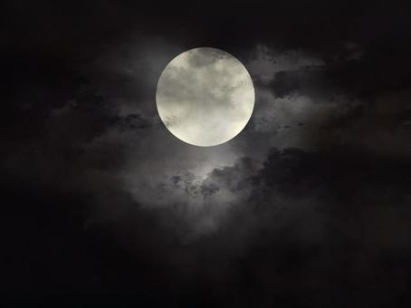 霞に浮かぶ満月アルカナ【1】 満月,夜,幻想的,神秘的,ファンタジー,ミステリアス,風景,自然,背景素材,イラストのイラスト素材