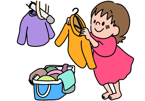 洗濯物を干す子ども 洗濯物,家事,子供,手伝い,長袖,裸足,笑顔,ハンガー,カゴ,ワンピースのイラスト素材