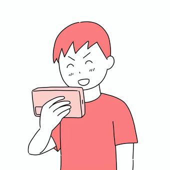 スマホを見ながら笑う人 スマホを見ながら笑う人 スマホ,視聴,笑う,楽しい,横持ち,動画のイラスト素材