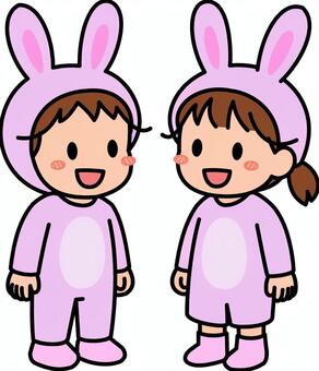 ピンクのうさぎコスの子供たちです。 うさぎ,着ぐるみ,シンプル,コスプレ,コスチューム,動物,ぬいぐるみ,イベント,パーティー,女の子のイラスト素材