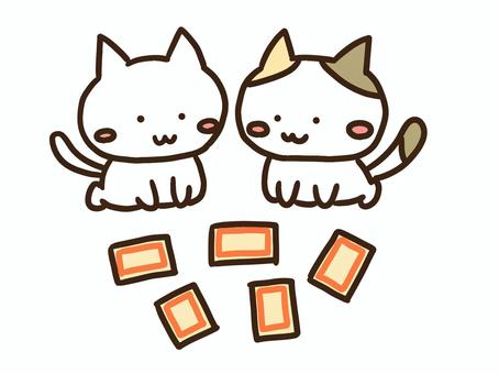 正月にかるたで遊ぶかわいい白ねこと三毛猫 かるた,カード,トランプ,神経衰弱,動物,遊び,ねこ,札,ゲーム,遊ぶのイラスト素材