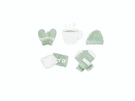 水彩風冬のあったかセット（緑） 冬,あったかい,水彩風,手描き,冬小物,マグカップ,手袋,マフラー,カイロ,ニット帽のイラスト素材