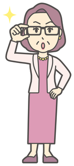  お金持ちマダム-222-全身 眼鏡,おばさん,中年,女性,富裕層,マダム,裕福,お金持ち,ミセス,おばちゃんのイラスト素材