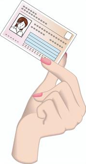 マイナンバーカード持つ　 マイナンバーカード,個人,国民,市民,データ,地域,女性,持つ,手のイラスト素材