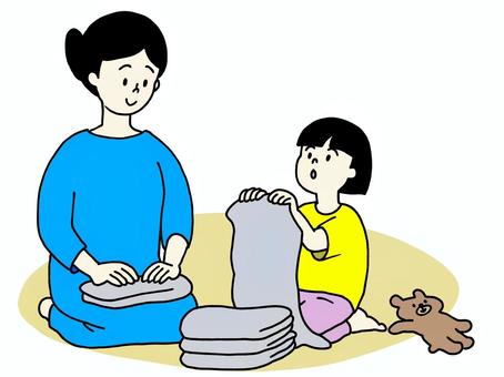 洗濯物たたみ 洗濯物,たたみ,お手伝い,親子,母,子供,女の子,タオル,手描き,家事のイラスト素材