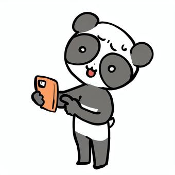 スマホと戸惑うパンダ スマホ,パンダ,戸惑う,困る,困惑,焦る,不安,汗,やばい,スマートフォンのイラスト素材