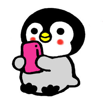 スマホを見るペンギンヒナ（楽しい） スマホ,スマートフォン,ペンギン,ペンギンヒナ,ヒナ,子ども,かわいい,ライン,通信,娯楽のイラスト素材