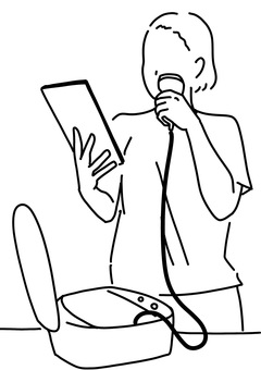 顔脱毛をセルフでやる女性　線画 顔,脱毛,セルフ,女性,線画のイラスト素材