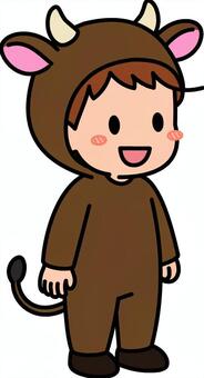 茶色の牛コスの男の子です。 牛,コスプレ,シンプル,コスチューム,着ぐるみ,角,耳,しっぽ,動物,キャラクターのイラスト素材
