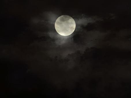霞に浮かぶ満月アルカナ【2】 満月,夜,幻想的,神秘的,ファンタジー,ミステリアス,風景,自然,背景素材,イラストのイラスト素材