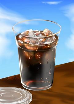 塑料杯中的冰咖啡 塑料杯中的冰咖啡