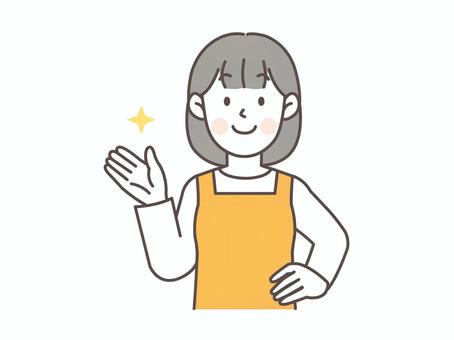 腰に手を当てて案内する主婦_黄色 主婦,エプロン,人物,女性,若い,ママ,母,シンプル,妻,かわいいのイラスト素材