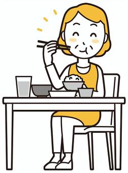  エプロンおばちゃん(黄)-161-全身 おいしい,おばちゃん,エプロン,お母さん,ママ,中年,おばさん,主婦,人物,かわいいのイラスト素材