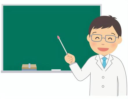 黒板の前で説明をする白衣の男性