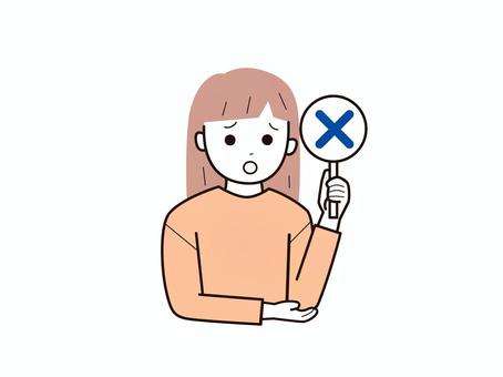 バツの札を持った女子2／カラー 上半身,長袖,バツ,札,残念,子供,女の子,女児,小学生,幼児のイラスト素材