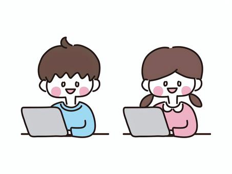 パソコンをする子どもたち  パソコン,小学生,プログラミング,デジタル,子ども,インターネット,オンライン,ノートパソコン,通信,勉強のイラスト素材
