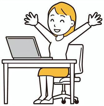  ロングヘア女性(黄)-538-全身 パソコン,万歳,女性,女の子,人物,かわいい,喜ぶ,嬉しい,笑顔,楽しいのイラスト素材