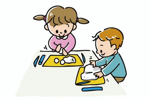 ねんど遊び 幼稚園,保育園,園児,女の子,紙粘土,集中,創作,粘土ヘラ,工作,図工のイラスト素材