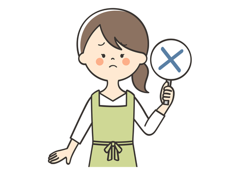 バツの札を持つエプロンの女性 バツ,不正解,違う,誤り,クイズ,解答,主婦,女性,エプロン,母のイラスト素材