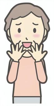 照れて口に手を当てている高齢者女性 照れる,高齢者,女性,人,人物,ロンt,ショートカット,お婆さん,祖母,白髪のイラスト素材