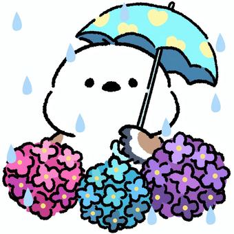 シマエナガ_梅雨とあじさい_01 シマエナガ,鳥,動物,手描き,ラフ,紫陽花,あじさい,アジサイ,傘,傘をさすのイラスト素材