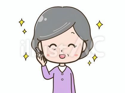 スマホで話しながら喜ぶシニア女性