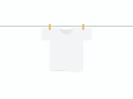 洗濯物・干されたTシャツ 洗濯物・干されたTシャツ tシャツ,ファッション,物干し,シャツ,干す,乾かす,洗濯バサミ,洋服,カットソー,なびくのイラスト素材
