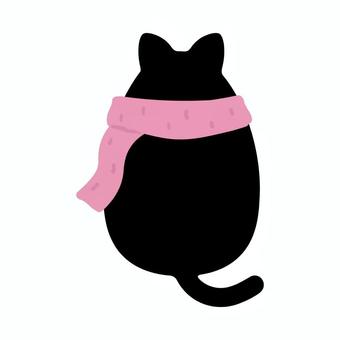 ピンクのマフラーを巻いた黒猫の後ろ姿