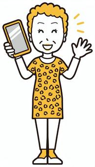  大阪のおばちゃん(黄)-197-全身 スマホ,おばちゃん,大阪,ヒョウ柄,おばはん,中年,女性,関西,派手,おばさんのイラスト素材