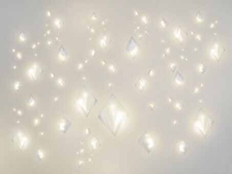 グレー背景に白い宝石 宝石,白,グレー,キラキラ,光,高級感,神秘的,美しい,背景,グラデーションのイラスト素材