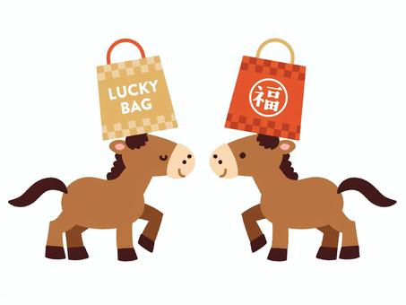 午年／歩く馬と福袋 福袋,初売り,お正月,正月,馬,午年,午,干支,年賀状,動物のイラスト素材