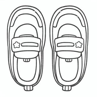 子ども用のスニーカーの白黒手描きイラスト スニーカー,靴,運動靴,子供靴,かわいい,手描き,挿絵,保育園,白黒,モノクロのイラスト素材