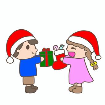 クリスマスプレゼント交換をする子どもたち クリスマスプレゼント交換をする子どもたち クリスマス,クリスマスプレゼント,交換,子ども,女の子,男の子,サンタの帽子,手書き,かわいい,冬のイラスト素材