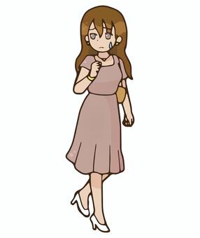 ストーカーを恐れ周囲を警戒する美女 不安,振り返る,お姉さん,困る,気づく,探す,歩く,前進,彼女,美人のイラスト素材