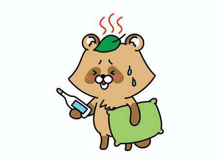 熱が出た　タヌキさん たぬき,発熱,熱,風邪,体温計,枕,ぐったり,休養,動物,ペットのイラスト素材